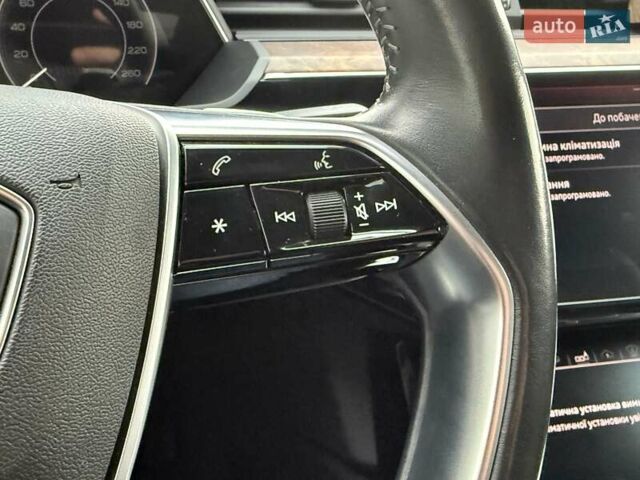 Чорний Ауді E-Tron, об'ємом двигуна 0 л та пробігом 76 тис. км за 31000 $, фото 39 на Automoto.ua