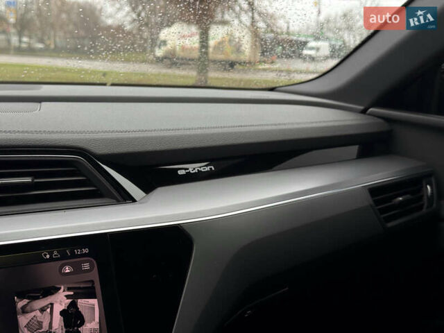 Черный Ауди E-Tron, объемом двигателя 0 л и пробегом 71 тыс. км за 34300 $, фото 18 на Automoto.ua