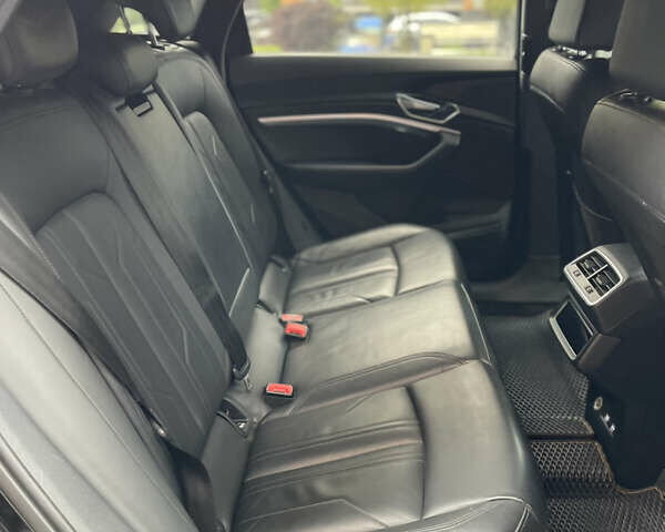 Черный Ауди E-Tron, объемом двигателя 0 л и пробегом 114 тыс. км за 29600 $, фото 30 на Automoto.ua