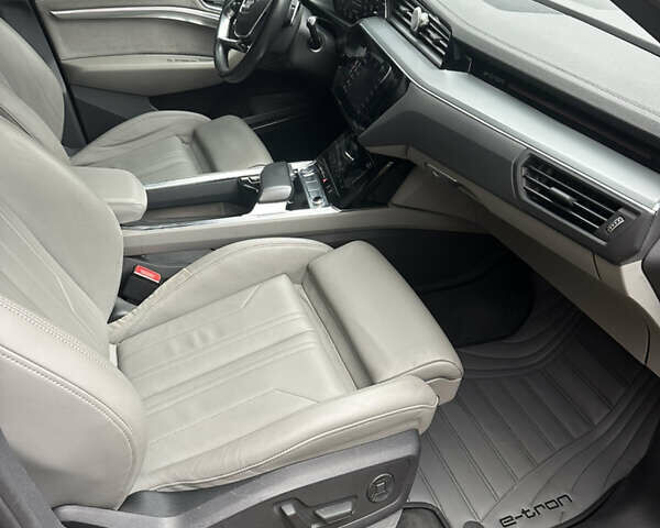 Ауді E-Tron 2019 у Ирпене на Automoto.ua Чорний Ауді E-Tron, об'ємом двигуна 0 л та пробігом 71 тис. км за 38300 $, фото 11 на Automoto.ua