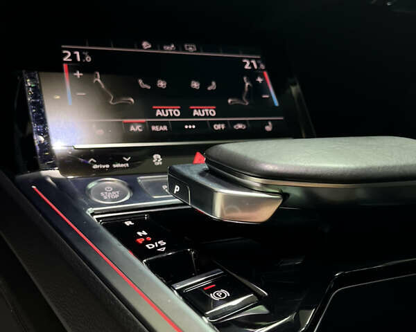 Чорний Ауді E-Tron, об'ємом двигуна 0 л та пробігом 66 тис. км за 27800 $, фото 24 на Automoto.ua