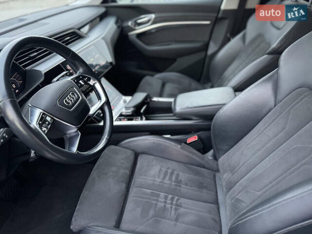 Черный Ауди E-Tron, объемом двигателя 0 л и пробегом 134 тыс. км за 27800 $, фото 15 на Automoto.ua