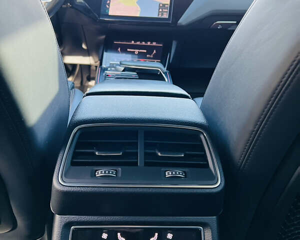 Ауді E-Tron 2019 у Тернополі на Automoto.ua Чорний Ауді E-Tron, об'ємом двигуна 0 л та пробігом 120 тис. км за 37000 $, фото 16 на Automoto.ua