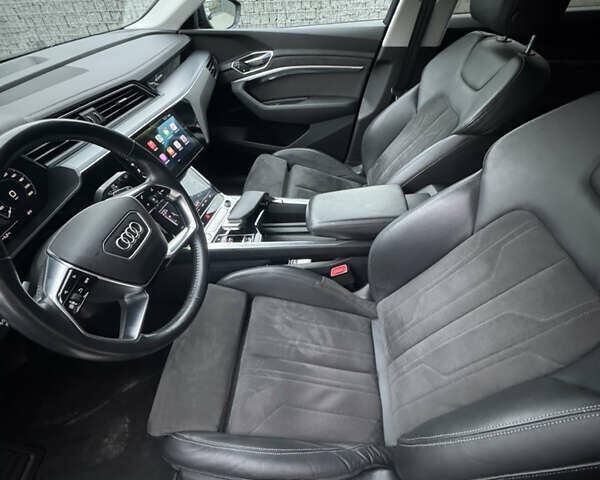 Черный Ауди E-Tron, объемом двигателя 0 л и пробегом 134 тыс. км за 27800 $, фото 22 на Automoto.ua