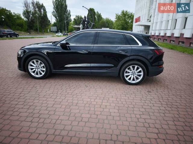 Черный Ауди E-Tron, объемом двигателя 0 л и пробегом 122 тыс. км за 29000 $, фото 5 на Automoto.ua