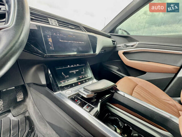 Черный Ауди E-Tron, объемом двигателя 0 л и пробегом 72 тыс. км за 25999 $, фото 21 на Automoto.ua