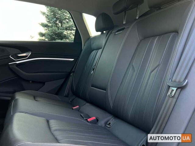 Черный Ауди E-Tron, объемом двигателя 95 л и пробегом 64 тыс. км за 35900 $, фото 16 на Automoto.ua