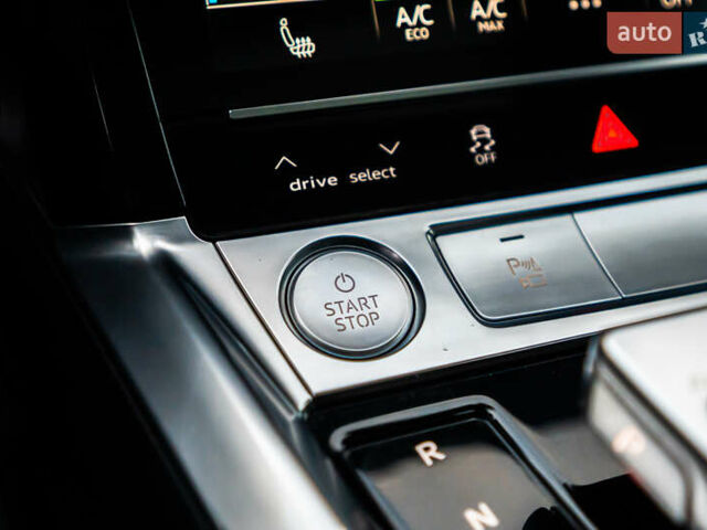 Черный Ауди E-Tron, объемом двигателя 0 л и пробегом 133 тыс. км за 28900 $, фото 79 на Automoto.ua
