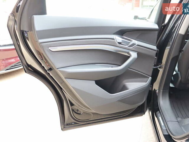 Чорний Ауді E-Tron, об'ємом двигуна 0 л та пробігом 86 тис. км за 29800 $, фото 38 на Automoto.ua