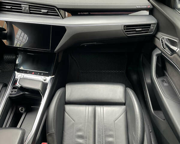Черный Ауди E-Tron, объемом двигателя 0 л и пробегом 114 тыс. км за 28900 $, фото 18 на Automoto.ua