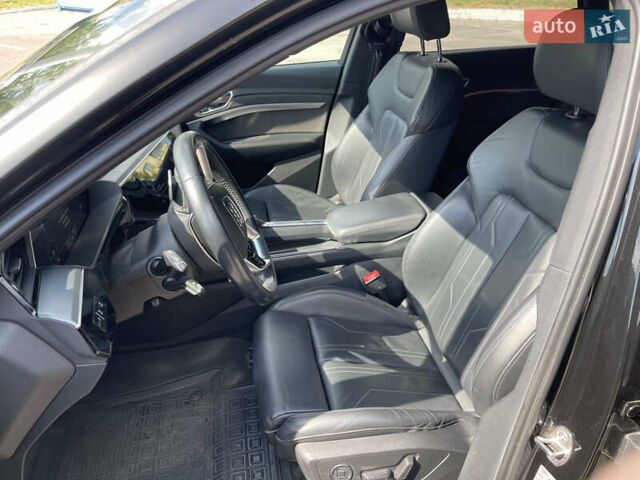 Чорний Ауді E-Tron, об'ємом двигуна 0 л та пробігом 81 тис. км за 39000 $, фото 29 на Automoto.ua