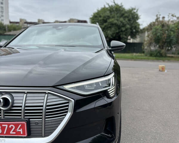 Черный Ауди E-Tron, объемом двигателя 0 л и пробегом 151 тыс. км за 27700 $, фото 2 на Automoto.ua