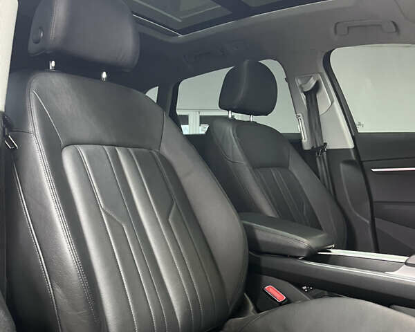 Чорний Ауді E-Tron, об'ємом двигуна 0 л та пробігом 66 тис. км за 27800 $, фото 29 на Automoto.ua