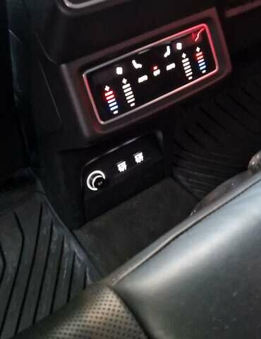 Чорний Ауді E-Tron, об'ємом двигуна 0 л та пробігом 70 тис. км за 30000 $, фото 2 на Automoto.ua