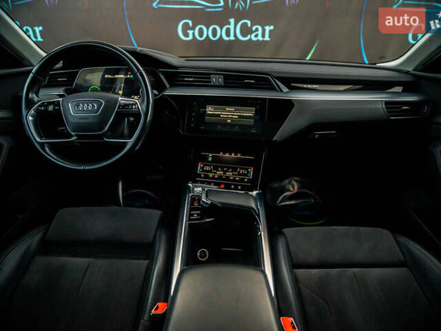 Черный Ауди E-Tron, объемом двигателя 0 л и пробегом 133 тыс. км за 28900 $, фото 74 на Automoto.ua