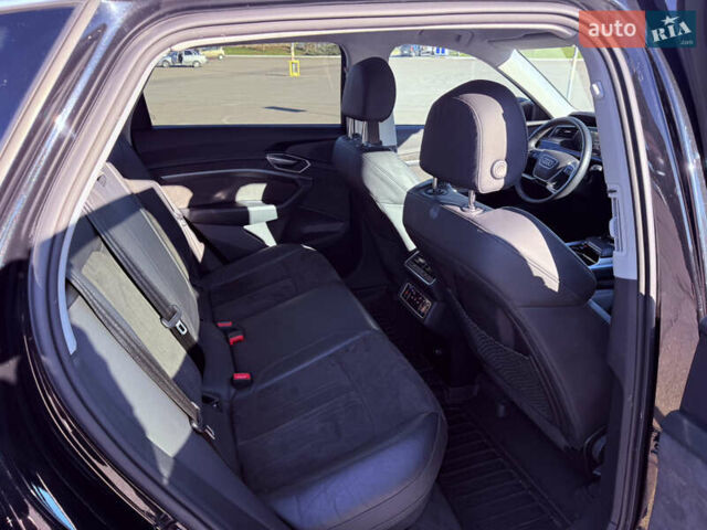Чорний Ауді E-Tron, об'ємом двигуна 0 л та пробігом 118 тис. км за 19800 $, фото 13 на Automoto.ua