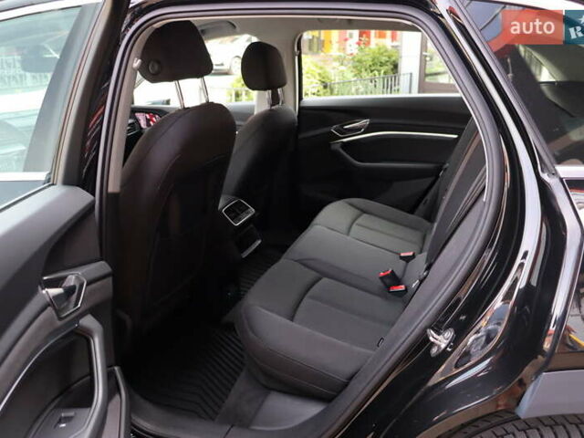 Чорний Ауді E-Tron, об'ємом двигуна 0 л та пробігом 86 тис. км за 29800 $, фото 40 на Automoto.ua