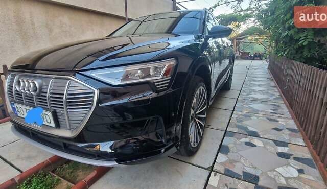 Чорний Ауді E-Tron, об'ємом двигуна 0 л та пробігом 70 тис. км за 30000 $, фото 36 на Automoto.ua