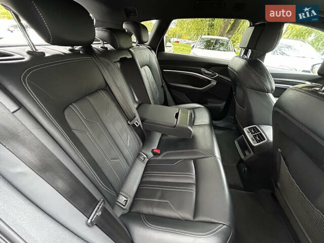Черный Ауди E-Tron, объемом двигателя 0 л и пробегом 101 тыс. км за 29350 $, фото 68 на Automoto.ua