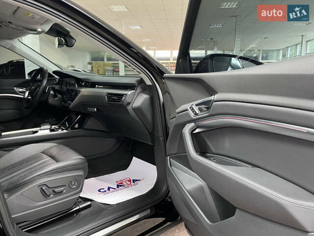 Чорний Ауді E-Tron, об'ємом двигуна 0 л та пробігом 66 тис. км за 27800 $, фото 27 на Automoto.ua
