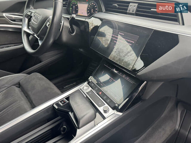 Чорний Ауді E-Tron, об'ємом двигуна 0 л та пробігом 151 тис. км за 27500 $, фото 11 на Automoto.ua