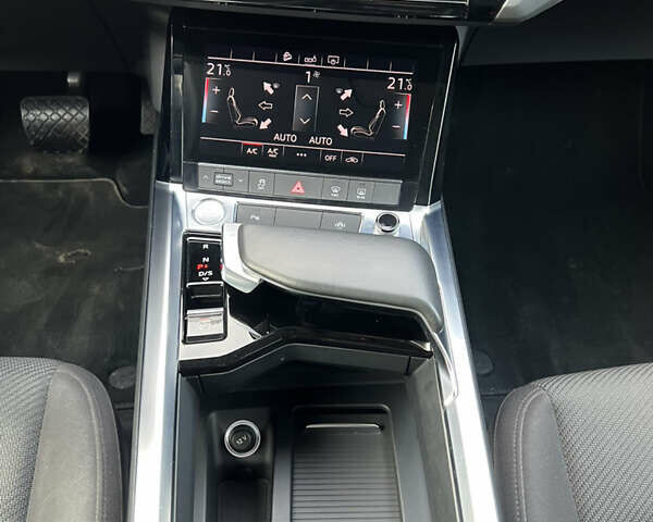 Черный Ауди E-Tron, объемом двигателя 0 л и пробегом 168 тыс. км за 25999 $, фото 32 на Automoto.ua