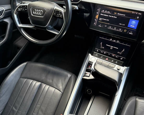 Чорний Ауді E-Tron, об'ємом двигуна 0 л та пробігом 125 тис. км за 28000 $, фото 31 на Automoto.ua
