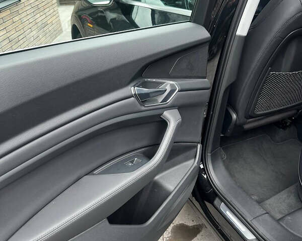 Чорний Ауді E-Tron, об'ємом двигуна 0 л та пробігом 138 тис. км за 25900 $, фото 12 на Automoto.ua