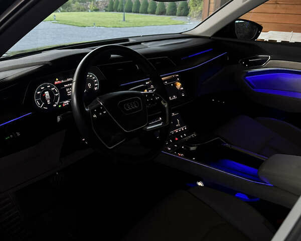 Черный Ауди E-Tron, объемом двигателя 0 л и пробегом 72 тыс. км за 33000 $, фото 26 на Automoto.ua