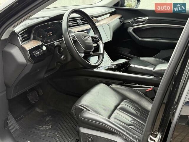 Чорний Ауді E-Tron, об'ємом двигуна 0 л та пробігом 76 тис. км за 31000 $, фото 24 на Automoto.ua