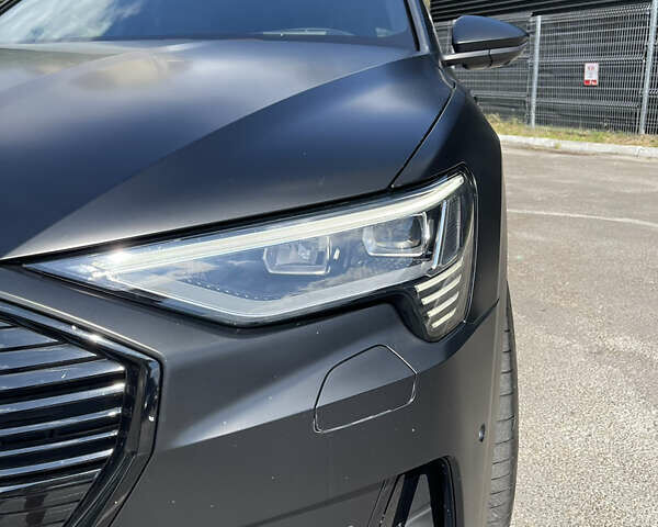 Чорний Ауді E-Tron, об'ємом двигуна 0 л та пробігом 81 тис. км за 39000 $, фото 26 на Automoto.ua