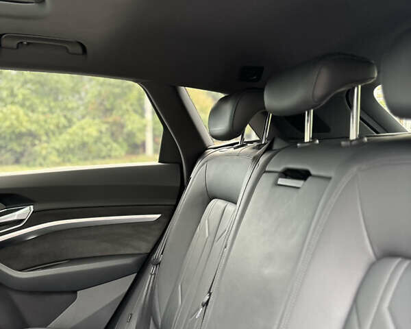 Черный Ауди E-Tron, объемом двигателя 0 л и пробегом 151 тыс. км за 27700 $, фото 23 на Automoto.ua