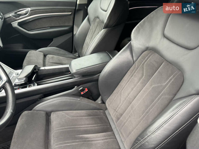 Чорний Ауді E-Tron, об'ємом двигуна 0 л та пробігом 151 тис. км за 27500 $, фото 21 на Automoto.ua