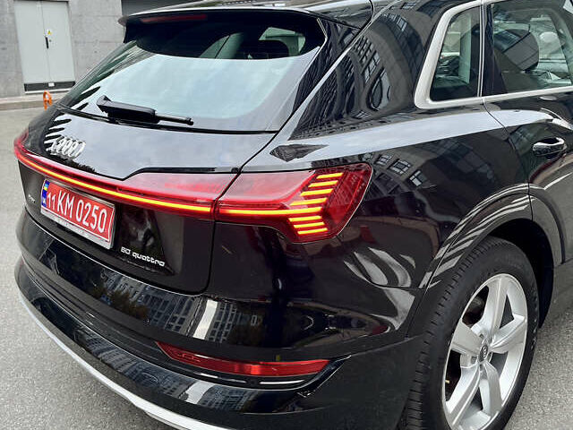 Чорний Ауді E-Tron, об'ємом двигуна 0 л та пробігом 204 тис. км за 21900 $, фото 2 на Automoto.ua