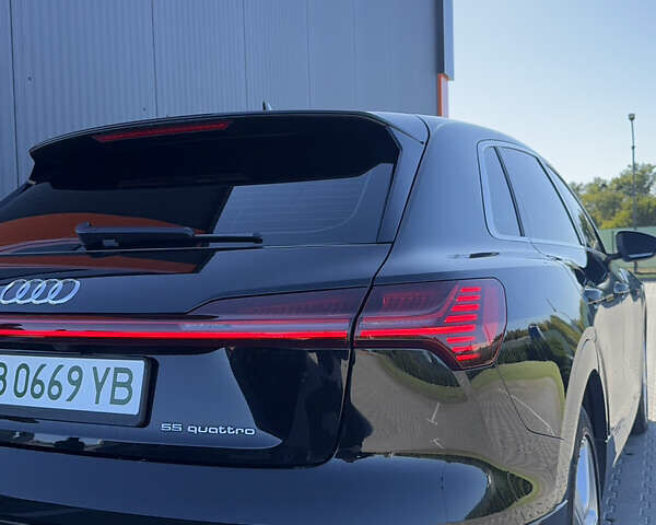 Черный Ауди E-Tron, объемом двигателя 0 л и пробегом 140 тыс. км за 27300 $, фото 5 на Automoto.ua