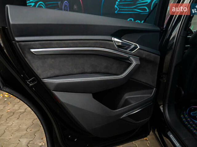 Чорний Ауді E-Tron, об'ємом двигуна 0 л та пробігом 100 тис. км за 31400 $, фото 63 на Automoto.ua