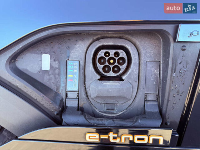 Чорний Ауді E-Tron, об'ємом двигуна 0 л та пробігом 118 тис. км за 19800 $, фото 9 на Automoto.ua