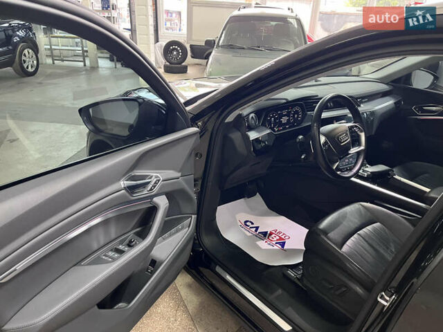 Чорний Ауді E-Tron, об'ємом двигуна 0 л та пробігом 66 тис. км за 27800 $, фото 17 на Automoto.ua