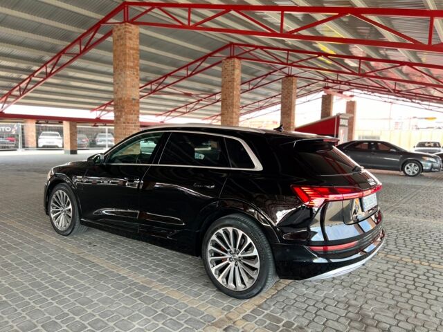 Чорний Ауді E-Tron, об'ємом двигуна 0 л та пробігом 31 тис. км за 32300 $, фото 1 на Automoto.ua