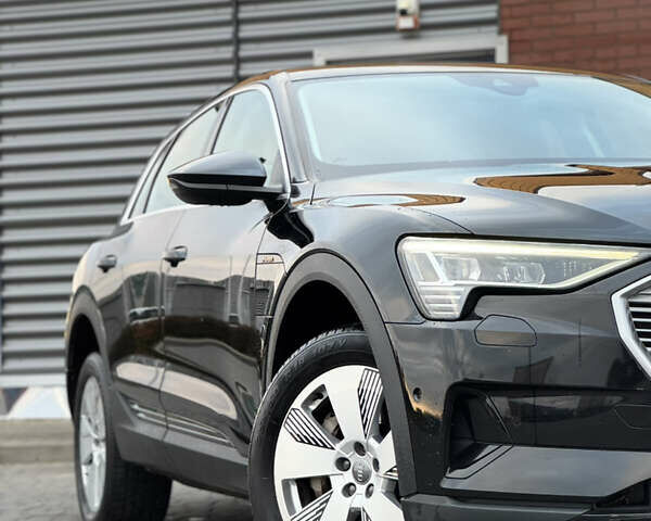 Ауді E-Tron 2019 у Рівному на Automoto.ua Чорний Ауді E-Tron, об'ємом двигуна 0 л та пробігом 220 тис. км за 23500 $, фото 5 на Automoto.ua