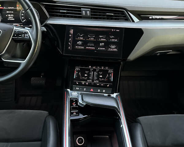 Черный Ауди E-Tron, объемом двигателя 0 л и пробегом 77 тыс. км за 30900 $, фото 33 на Automoto.ua