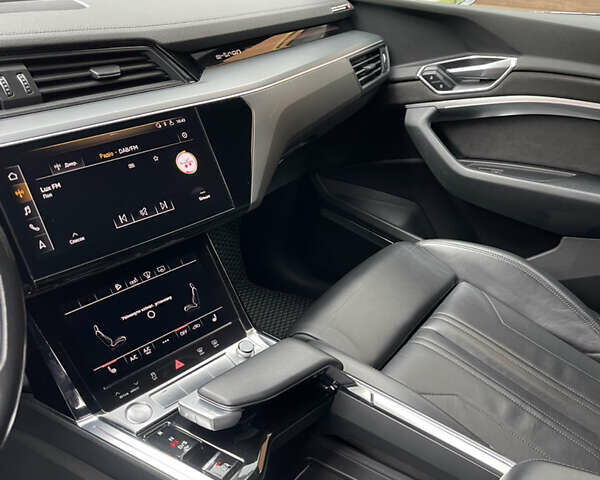 Черный Ауди E-Tron, объемом двигателя 0 л и пробегом 114 тыс. км за 28900 $, фото 31 на Automoto.ua