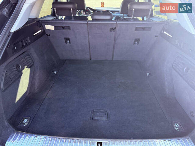 Чорний Ауді E-Tron, об'ємом двигуна 0 л та пробігом 118 тис. км за 19800 $, фото 18 на Automoto.ua