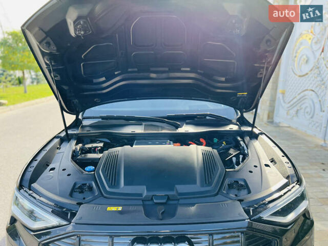 Ауді E-Tron 2019 у Тернополі на Automoto.ua Чорний Ауді E-Tron, об'ємом двигуна 0 л та пробігом 120 тис. км за 37000 $, фото 24 на Automoto.ua