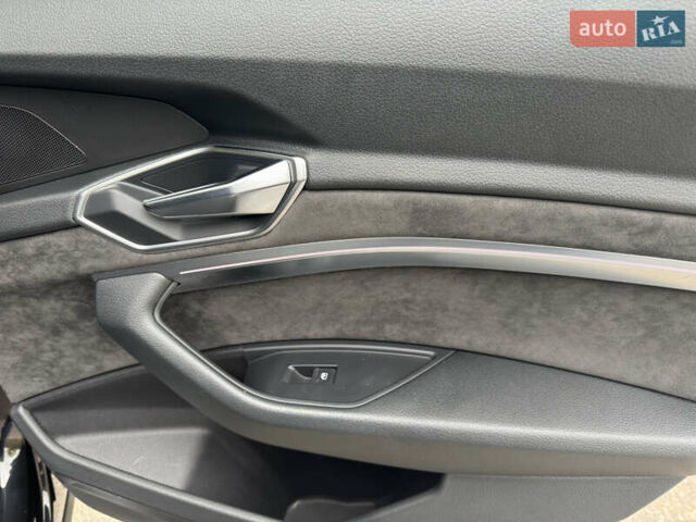 Чорний Ауді E-Tron, об'ємом двигуна 0 л та пробігом 151 тис. км за 27500 $, фото 12 на Automoto.ua