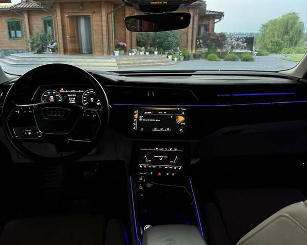 Черный Ауди E-Tron, объемом двигателя 0 л и пробегом 72 тыс. км за 33000 $, фото 27 на Automoto.ua