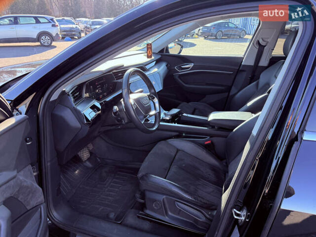 Чорний Ауді E-Tron, об'ємом двигуна 0 л та пробігом 118 тис. км за 19800 $, фото 11 на Automoto.ua