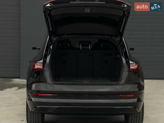 Чорний Ауді E-Tron, об'ємом двигуна 0 л та пробігом 162 тис. км за 28500 $, фото 52 на Automoto.ua