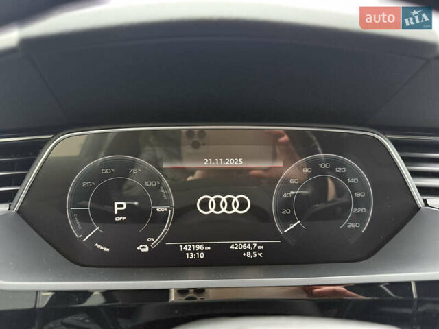 Чорний Ауді E-Tron, об'ємом двигуна 0 л та пробігом 142 тис. км за 23500 $, фото 19 на Automoto.ua