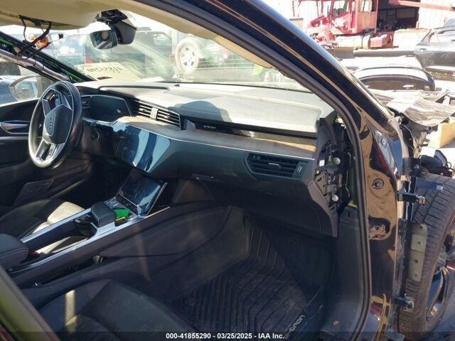 Черный Ауди E-Tron, объемом двигателя 0 л и пробегом 96 тыс. км за 18900 $, фото 6 на Automoto.ua